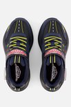 Bovenkant van blauwe sneakers met gele veters, zwarte accenten en "SKECHERS GARAGE" logo.