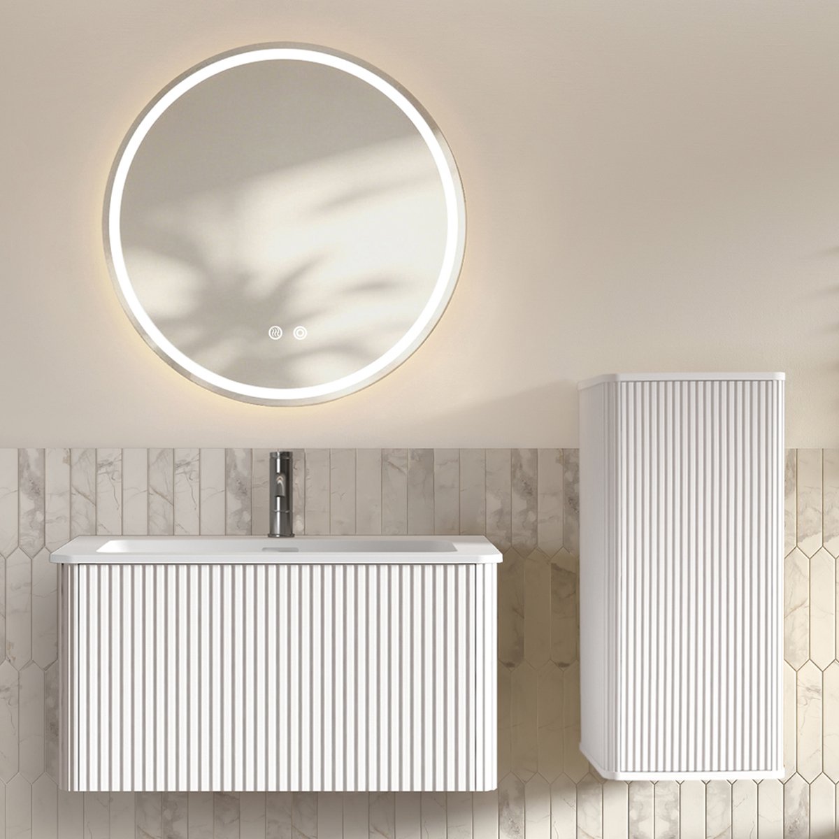 Badkamermeubelset met wastafel, ronde LED-spiegel en hoge opbergkast - Complete set voor kleine badkamer - 80 cm - Wit - Verticale groeven - Antidamp spiegel - Voorgemonteerde wastafelkast
