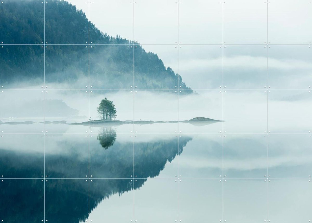 IXXI Mirror Calm Lake With Lone Tree In Mist, Claire Droppert - 140 x 100 cm - Gratis ophangtool - Grote wanddecoratie en posters - Realisme