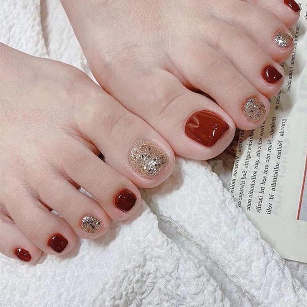 24 stuks nep teennagels rood/groen/bruin met glitter - Allecto Plus
