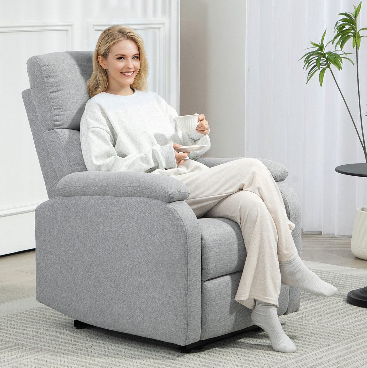 OKWISH Relaxfauteuil 69 x 91,5 x 103 cm - Handmatig Verstelbare Rugleuning Tot 60 Graden Met Voetensteun - Voor Woonkamer - Polyester - Grijs