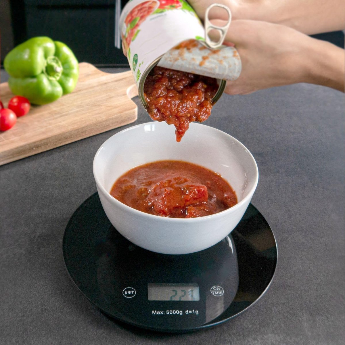 Keukenweegschaal 5 kg - digitale ronde weegschaal - zwart glas en ABS kunststof - eenvoudig aflezen met LCD scherm - ShopVlot
