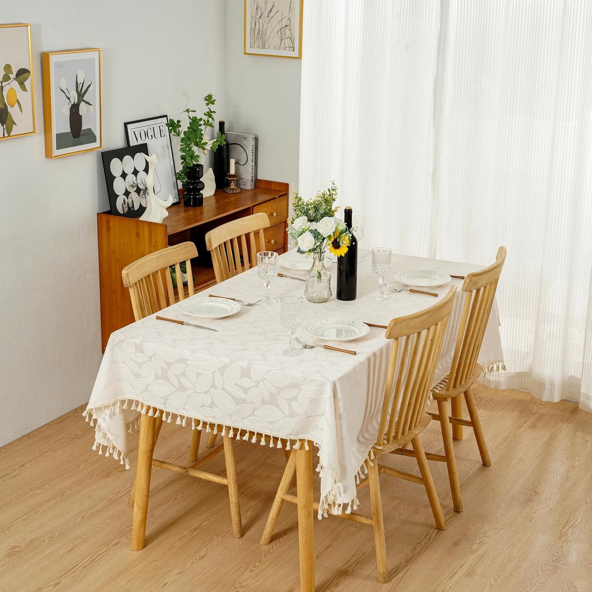 Tafelkleed 150 x 150 cm - crèmewit met kwastjes - jacquard-bladpatroon - warme sfeer - ShopVlot
