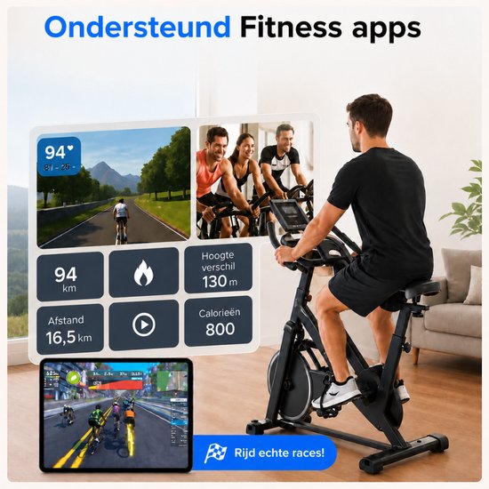 Man op een zwarte hometrainer die virtueel fietst, met een scherm dat fitness-apps en real-race simulaties toont.