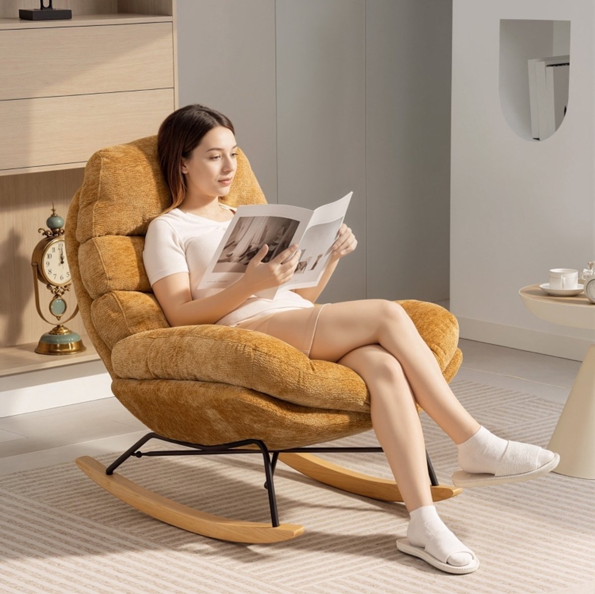 Schommelstoel - Gepolsterde Fauteuil Met Armleuningen - Voor Lezen En Ontspannen In Woonkamer Of Slaapkamer - Stof Geel