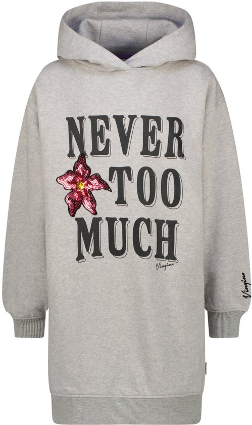 Grijze hoodie-jurk met tekst 'NEVER TOO MUCH', roze paillettenbloem en Vingino-logo op de mouw.