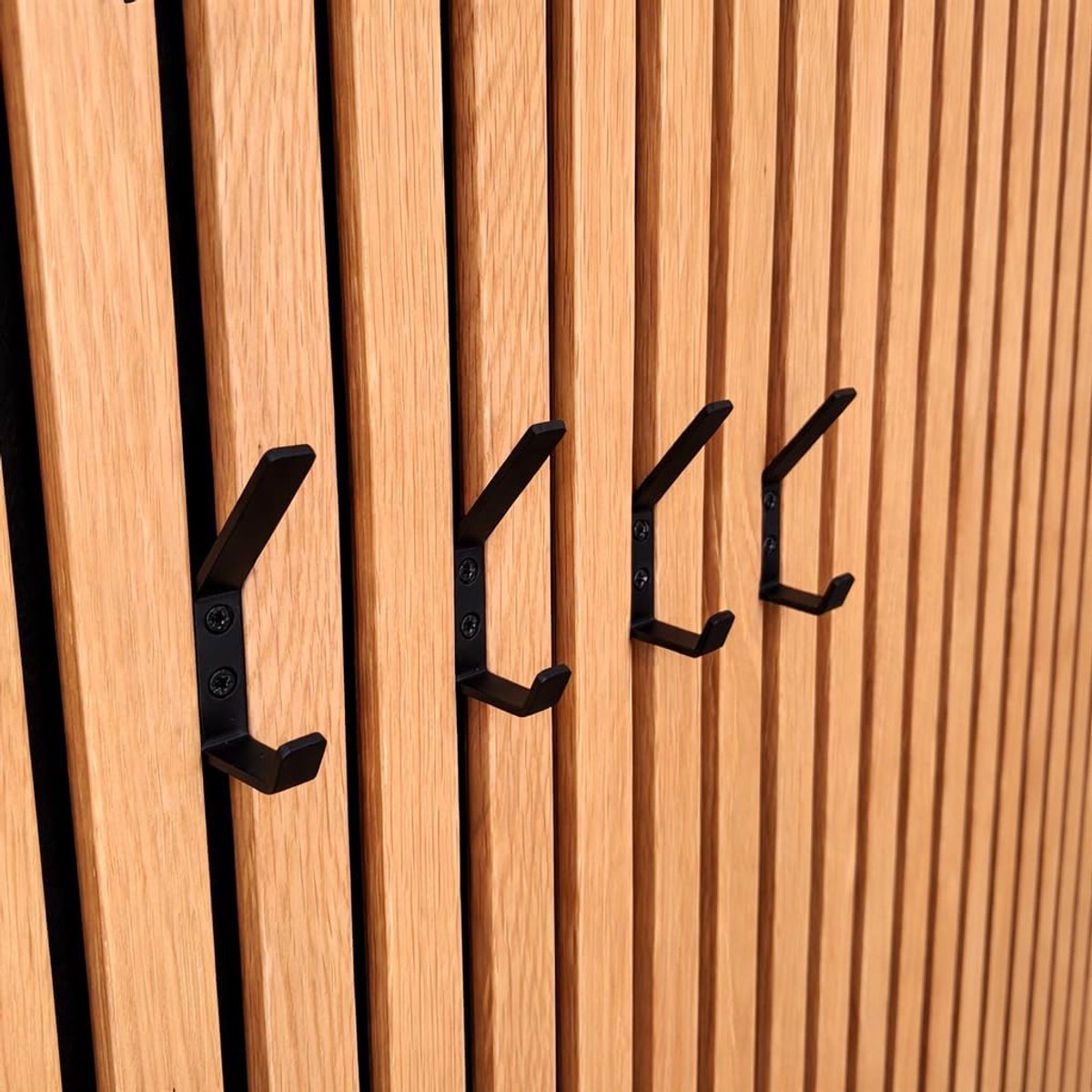 SnelShoppen - Coat Hooks Zonder Boren voor Akoestische Panelen – Dubbele Haak Metaal Mat Zwart – Klemmen Tussen Houten Latten – Voor Akupanel & Latten