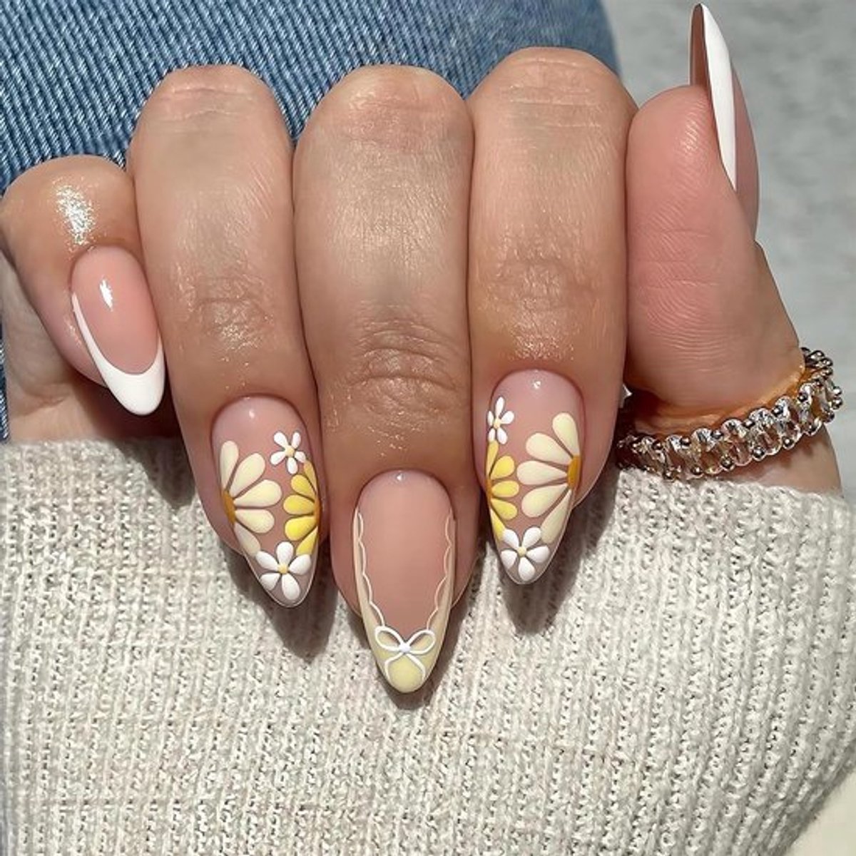 24 Stuks Gele Zomer Franse Tip Press on Nails, Zelfklevende Nagels voor een Perfecte Manicure
