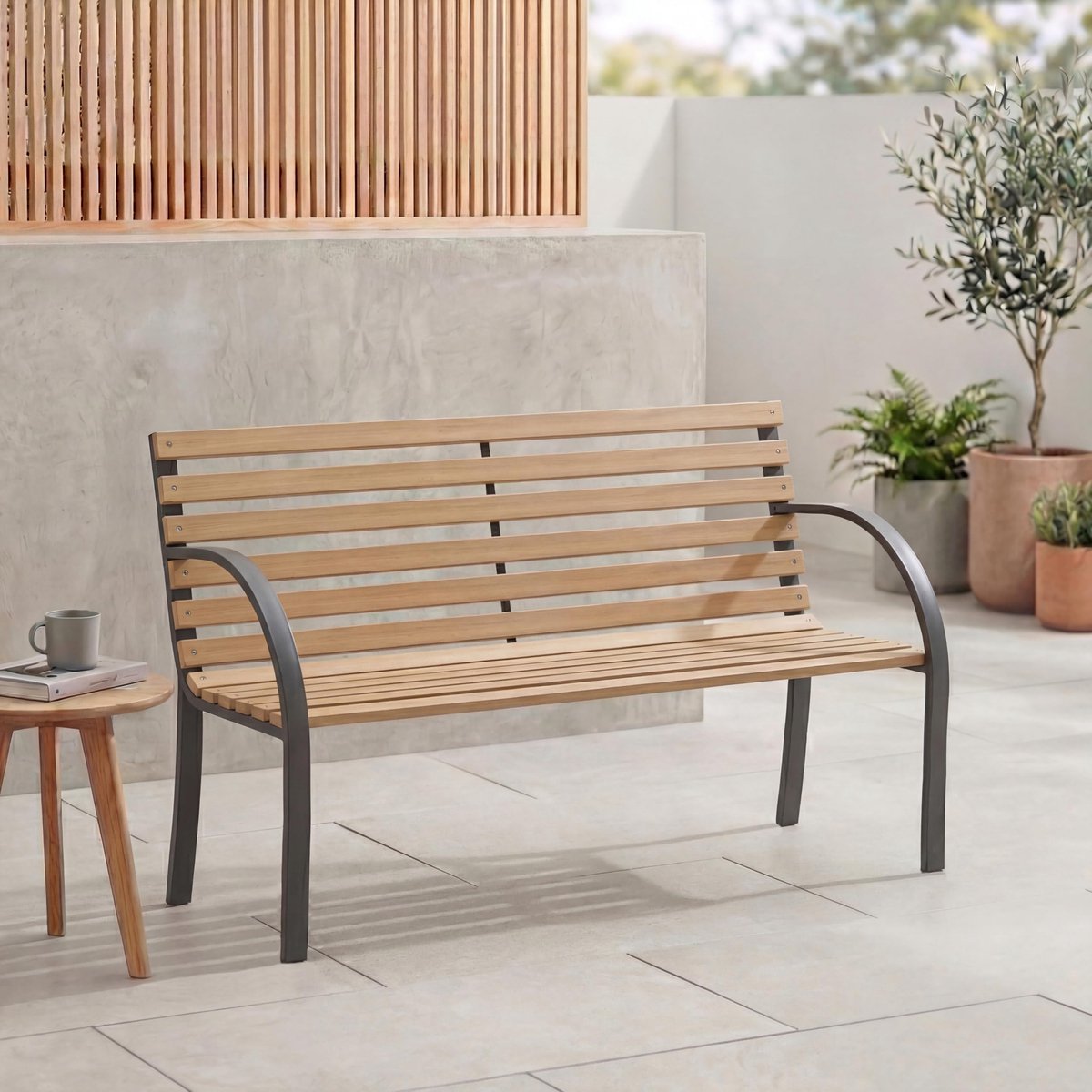 Famanu – Houten tuinbank met slatteden, perfect voor een parkpatio of buitenruimte