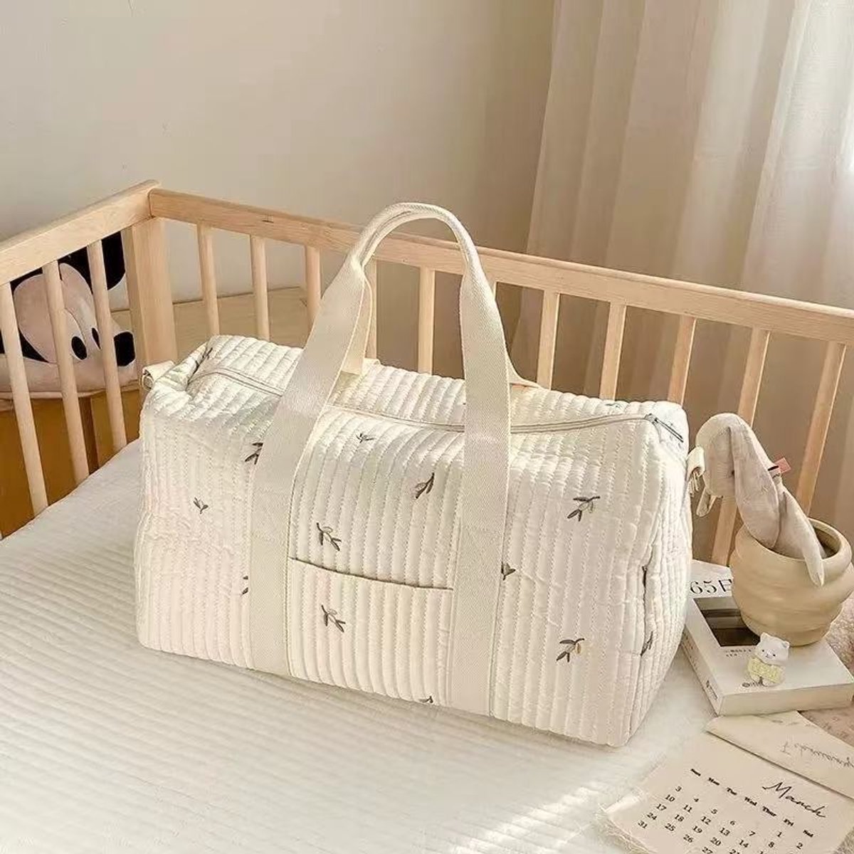 Luiermand - Luiermandje - Speelgoedmand - Luiermand voor Babykameraccessoires- Opbergmand voor babyluiers en doekjes- Lichtgroen - Luiertas Schoudertas – Verzorgingstas voor Baby - Ruime Opbergvakken – Unisex Baby Tas -Olijf mama tas