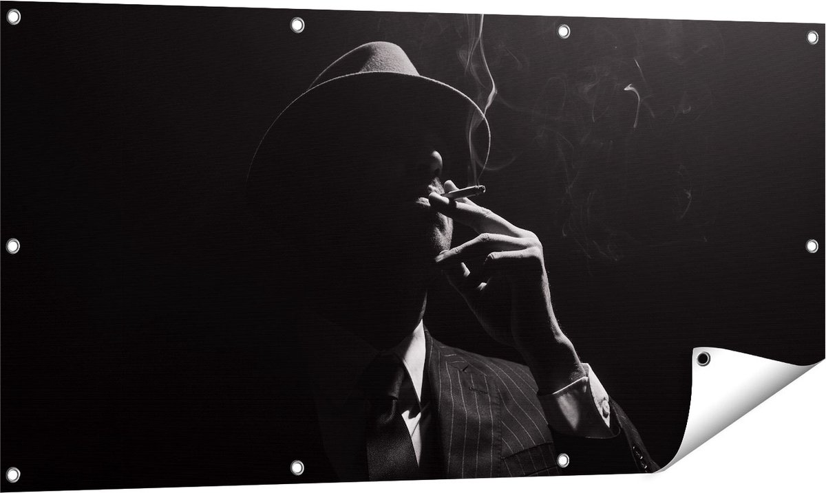 Gards Tuinposter Man met Hoed Rookt een Sigaar - 120x60 cm - Tuindoek - Tuindecoratie - Wanddecoratie buiten - Tuinschilderij Multikleur