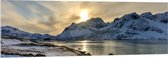 Acrylglas - Landschap bedekt door Sneeuw tijdens Zonsondergang - 150x50 cm Foto op Acrylglas (Met Ophangsysteem)