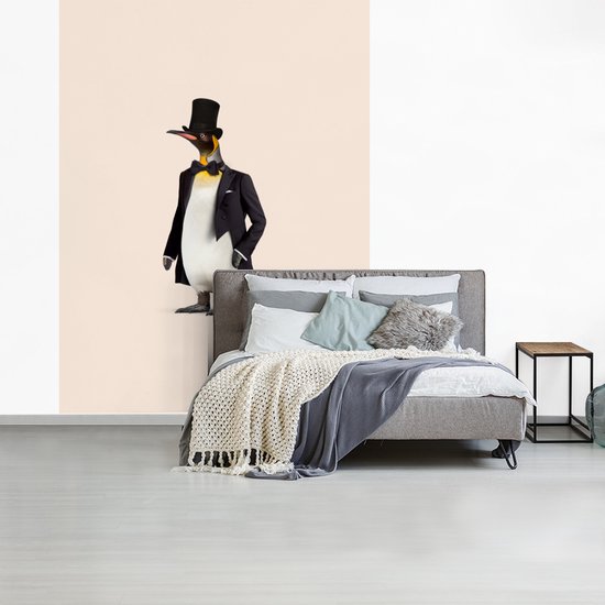 Behang - Fotobehang Pinguïn - Dier - Hoed - Zwart - Breedte 160 cm x hoogte 220 cm
