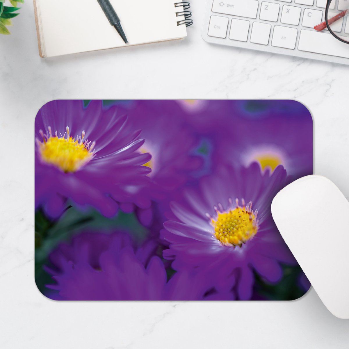 Muismat - Paarse Bloemen tijdens Herfst van Dichtbij - 25x18 cm - 2 mm Dik - Muismat van Vinyl