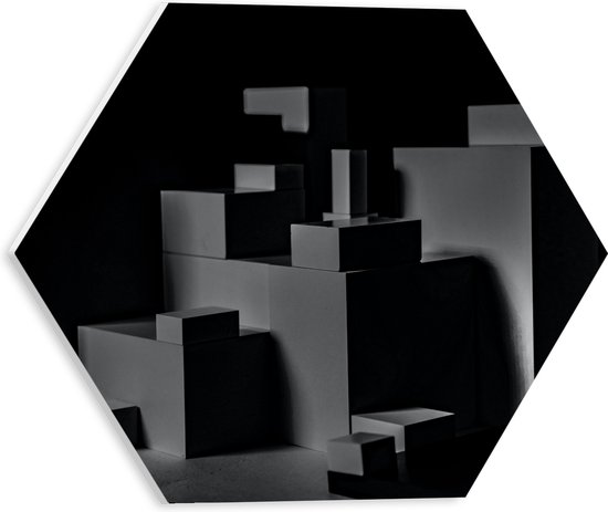 PVC Schuimplaat Hexagon - Opgestapelde Balken en Blokken in Donkere Omgeving - 30x26.1 cm Foto op Hexagon (Met Ophangsysteem)
