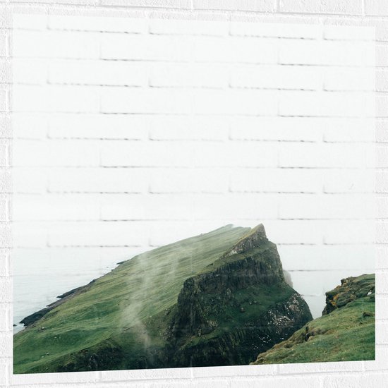 Muursticker - Groene Berg in de Mist - 100x100 cm Foto op Muursticker