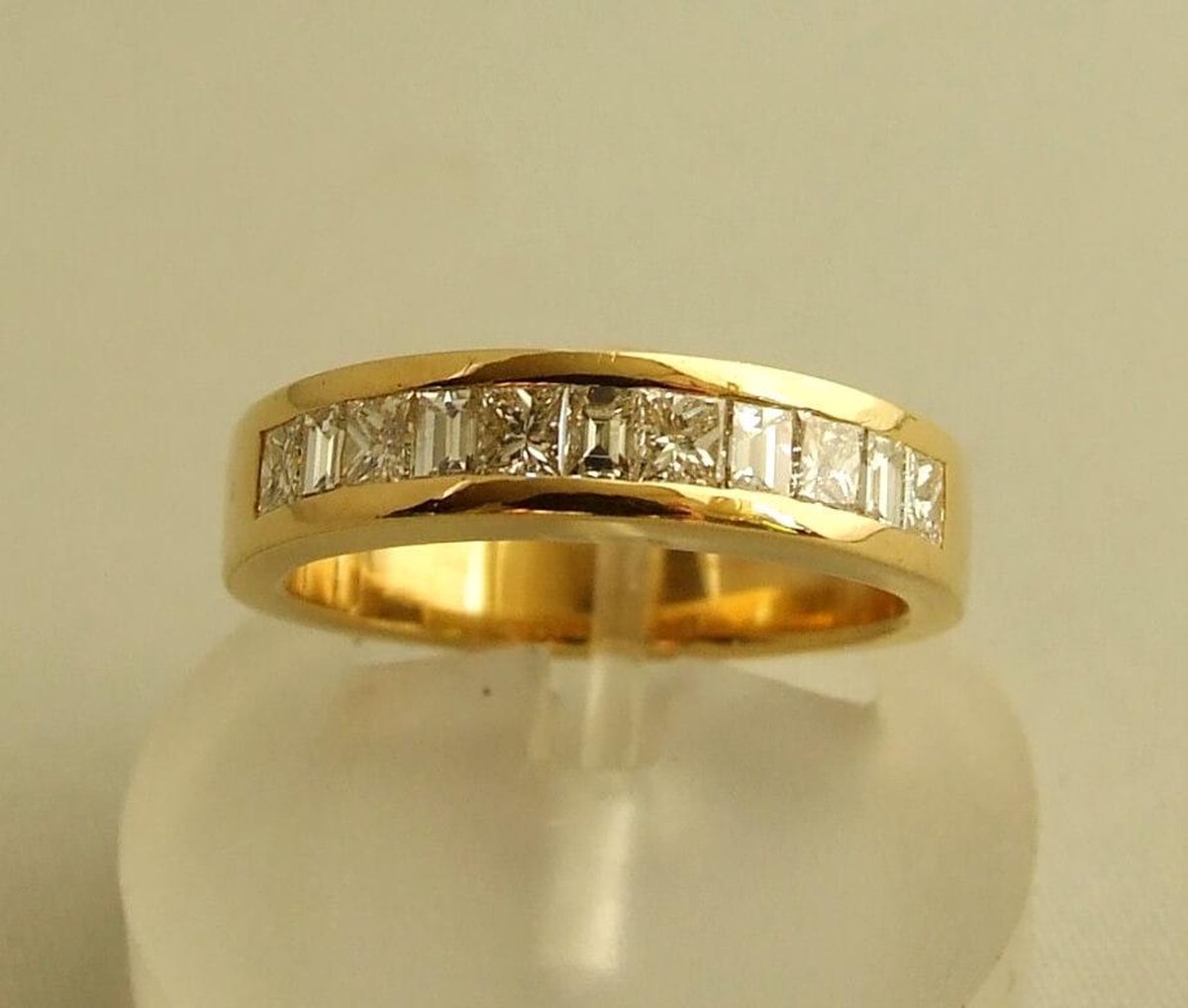 18 karaat geel gouden ring met diamanten | bol