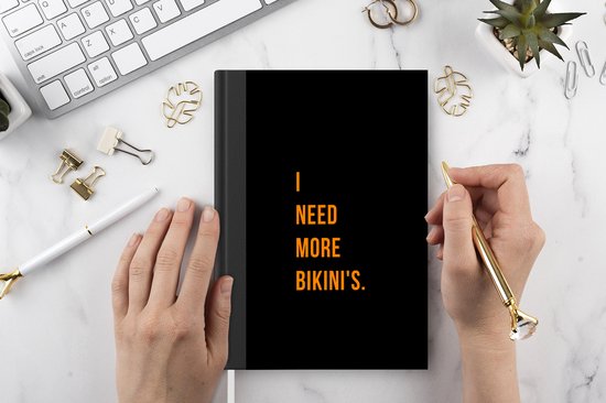 Notitieboek - Schrijfboek - Quotes - I need more bikini's - Zwart - Oranje - Notitieboekje klein - A5 formaat - Schrijfblok