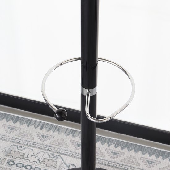 Porte-manteau debout 16 janvier points de suspension