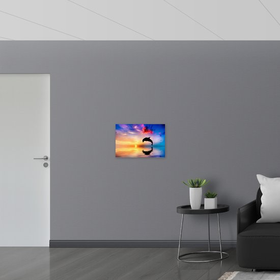 WallClassics - Bois - Coucher de soleil avec silhouette de dauphin au-dessus de Water dans un environnement coloré - 60x40 cm - 9 mm d'épaisseur - Photo sur bois (avec système de suspension)