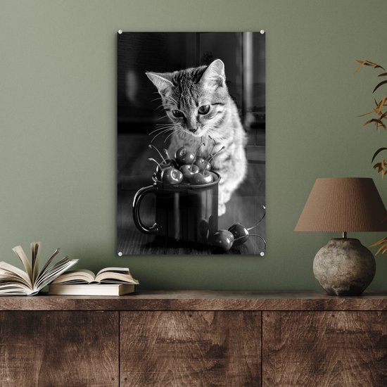 Peinture sur verre - Chat assis près d'une tasse remplie de cerises - noir et blanc - 40x60 cm - Peintures sur Verre Peintures - Photo sur Glas