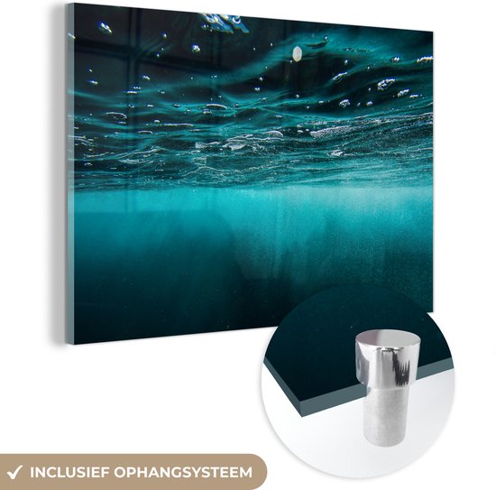 MuchoWow® Glasschilderij 120x80 cm - Schilderij acrylglas - Zee - Onderwater - Blauw - Foto op glas - Schilderijen