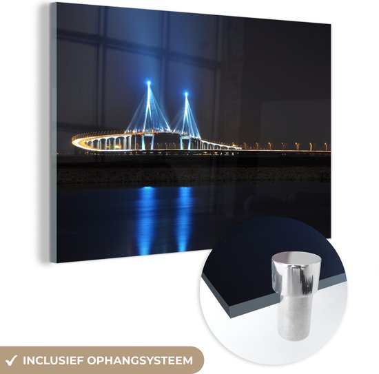 MuchoWow® Glasschilderij 90x60 cm - Schilderij acrylglas - De bekende Incheon-brug bij nacht in Zuid-Korea - Foto op glas - Schilderijen
