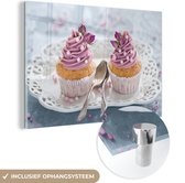 MuchoWow® Glasschilderij 120x80 cm - Schilderij acrylglas - Twee cupcakes met een glazuur torentje - Foto op glas - Schilderijen