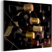 Wanddecoratie Metaal - Aluminium Schilderij Industrieel - Rijen wijn verpakt in dozen in een wijnkelder - 120x90 cm - Dibond - Foto op aluminium - Industriële muurdecoratie - Voor de woonkamer/slaapkamer