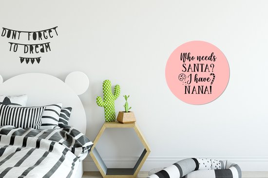 Citation de Noël Qui a besoin du Père Noël? J'ai nana! sur fond rose Assiette en plastique cercle mural - ⌀ 30 cm - peinture ronde - impression photo sur cercle mural en plastique (forex) / cercle vivant / (décoration murale)