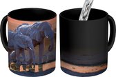 Magische Mok - Foto op Warmte Mokken - Koffiemok - Twee olifanten bij zonsondergang - Magic Mok - Beker - 350 ML - Theemok
