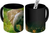 Magische Mok - Foto op Warmte Mokken - Koffiemok - Afrikaanse olifant met flaporen - Magic Mok - Beker - 350 ML - Theemok