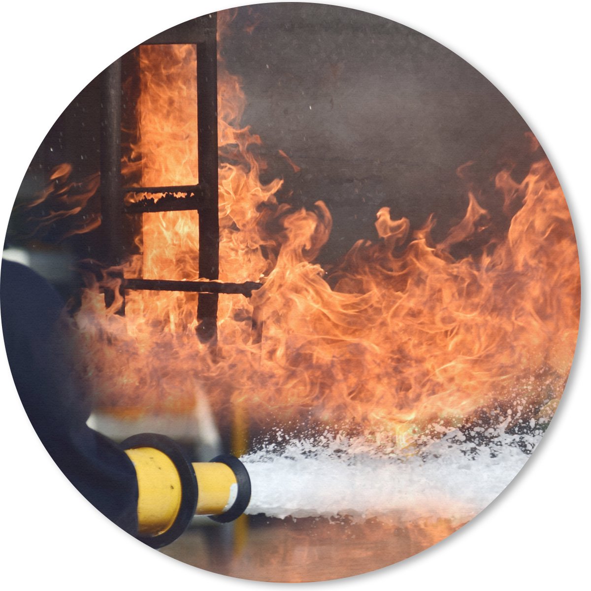 Muismat rond 40x40 cm - Mousepad Brandweer schiet schuim op vuur - Ronde muismatten