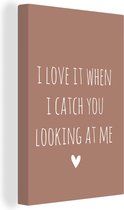 Tableau Peinture sur toile Citation anglaise I love it when i catch you looking at me on a brown background - 20x30 cm - Décoration murale
