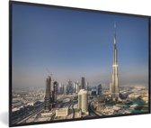 Fotolijst incl. Poster - Sky view van Dubai met de opvallende Burj Khalifa - 60x40 cm - Posterlijst