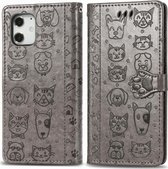 Mobigear Cat and Dog Bookcase Hoesje - Geschikt voor Apple iPhone 12 - Gsm case - Grijs