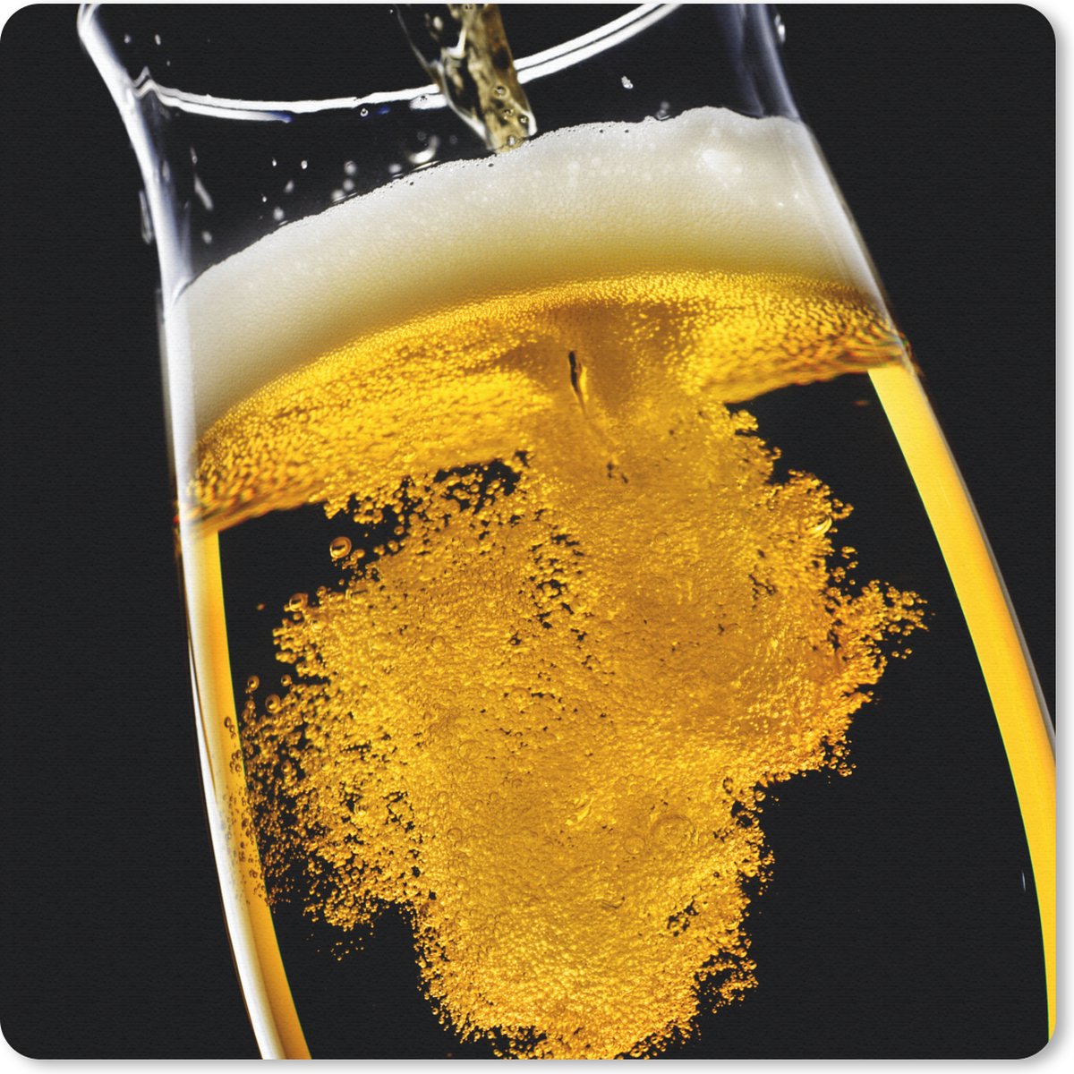 Muismat 30x30 cm - Mousepad Bier wordt gegoten in een bier glas - Muismatten