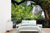 Behang - Fotobehang Veel begroeiing rond een steile waterval van het Klong Lan National Park - Breedte 305 cm x hoogte 220 cm