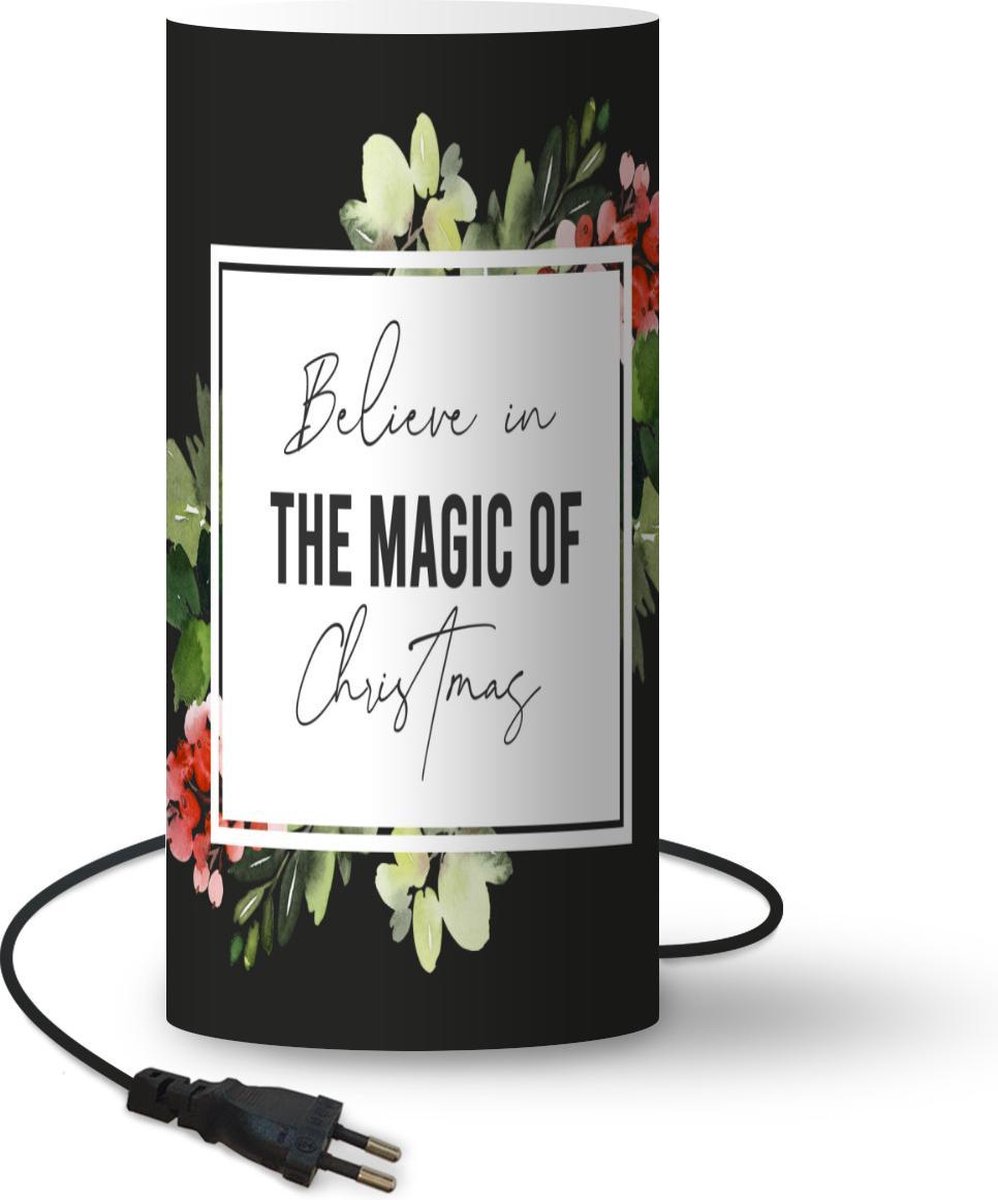 Lamp - Nachtlampje - Tafellamp slaapkamer - Quote - Kerst - Magie - 33 cm hoog - Ø15.9 cm - Inclusief LED lamp