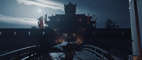 Nachtscène met een samoerai die op een brug staat, kijkend naar een groot Japans fort met vlaggen en verlichte ramen.