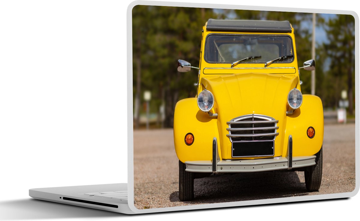 Afbeelding van product SleevesAndCases  Laptop sticker - 14 inch - Gele klassieke auto op parkeerplaats
