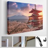 Fujiyoshida, Japan Prachtig uitzicht op de berg Fuji en Chureito-pagode bij zonsondergang, japan in de lente met kersenbloesems - Moderne kunst canvas - Horizontaal - 1396013432