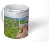 Mok - Polaroid van een tempel in Tikal in het bos - 350 ML - Beker
