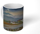 Mok - Donkere mist boven het Punakha Dzong klooster in Azië - 350 ML - Beker