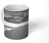 Mok - Wolkenformatie boven de stranden van Cape Cod National Seashore - zwart wit - 350 ML - Beker