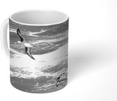 Mok - Twee albatrossen boven zee - zwart wit - 350 ML - Beker