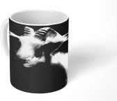Mok - Opgezette geit op zwarte achtergrond - zwart wit - 350 ML - Beker
