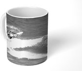 Mok - Twee windsurfers die de golven van Hawaii bestrijden - zwart wit - 350 ML - Beker