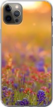 Geschikt voor iPhone 12 Pro Max hoesje - Bloemen - Goud - Zon - Siliconen Telefoonhoesje