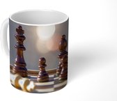 Mok - Koffiemok - Het schaakbord op een tafel - Mokken - 350 ML - Beker - Koffiemokken - Theemok
